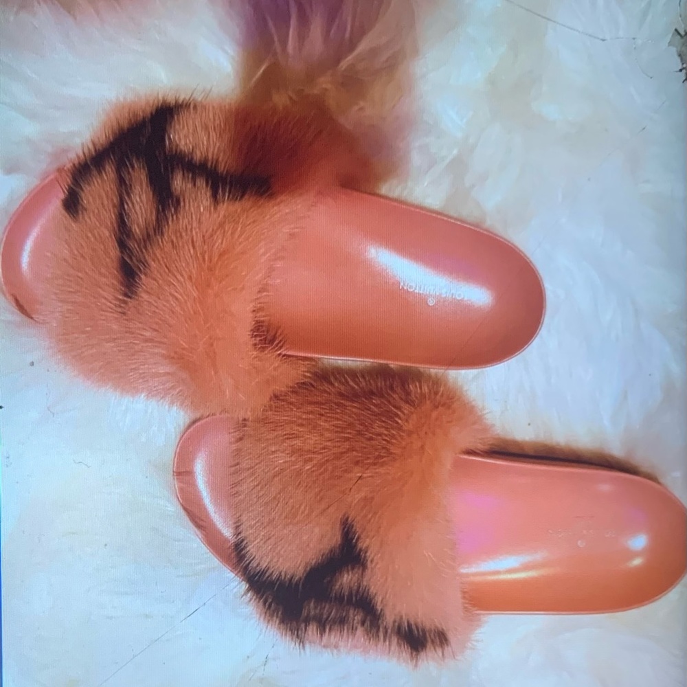 LOUIS VUITTON Mink Fur Bom Dia Flat Mules - Picture 3 of 5